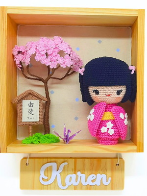 Enfeite de porta maternidade kokeshi