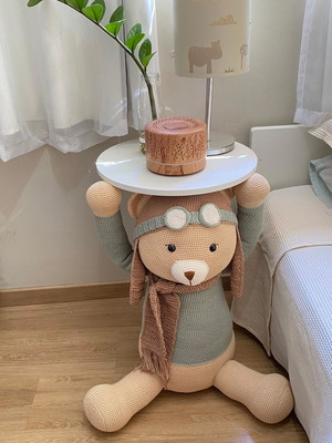 Mesa lateral urso aviador em crochê amigurumi infantil