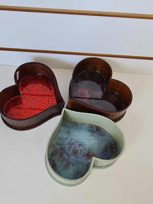 Kit 3 porta objetos em forma de coração mdf pintura resinada