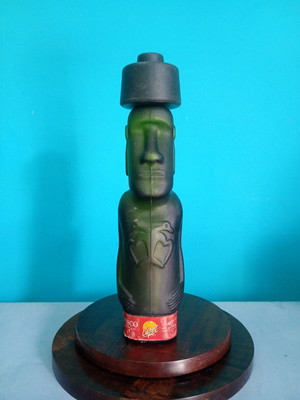 Antiga garrafa de vidro pisco reservado moai