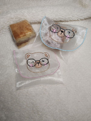 Saquinhos de organza bordados