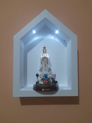Capelinha branca com led