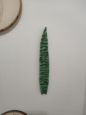 Decor de parede espada de são jorge em cerâmica fria