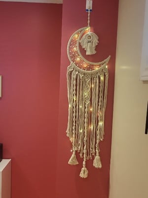 Filtro dos sonhos lua em macramê com anjo (personalizável)