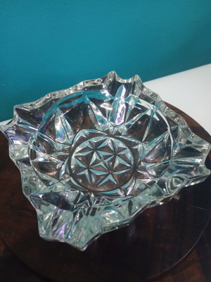 Antigo e lindo cinzeiro em demi cristal retangular