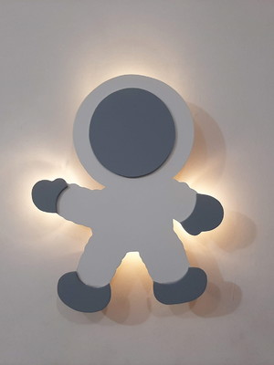 Astronauta com luz de led decoração quarto de bebe