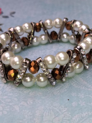 Bracelete com pérolas
