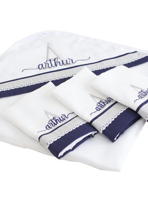 1 toalha fralda com capuz e 3 fralda de boca personalizadas