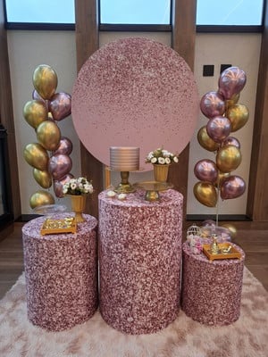 Decoração de festa feminina glitter rosê gold locação