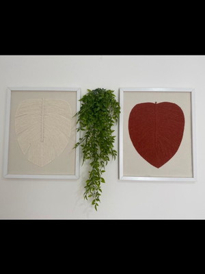 Kit com 2 quadros de madeira com arte em macramê