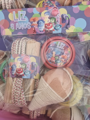 Kit pião, corda, ioiô divertidamente