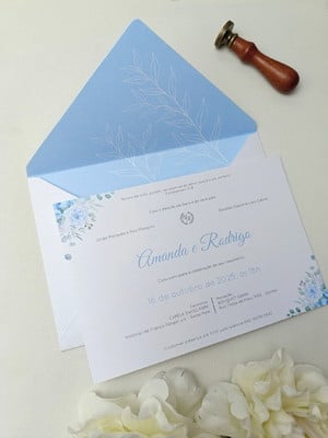 Convite de casamento azul serenity com lacre de cera