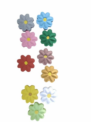 Kit com 15 flores em madeira maciça, medindo 6,5 cm