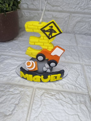 Vela de biscuit trator construçao com nome