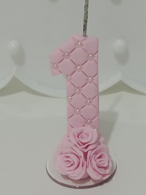 Vela de biscuit decorada com mini pérolas