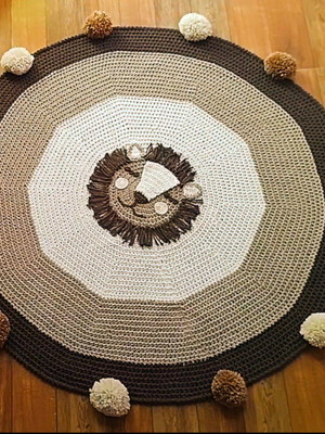 Tapete leãozinho redondo com pompons para quarto de bebê