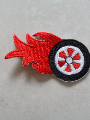 Patch bordado termocolante roda com fogo hot wheels
