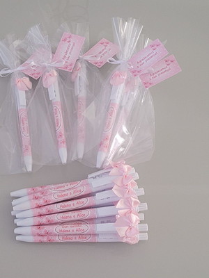 Caneta personalizada com laço e saquinho