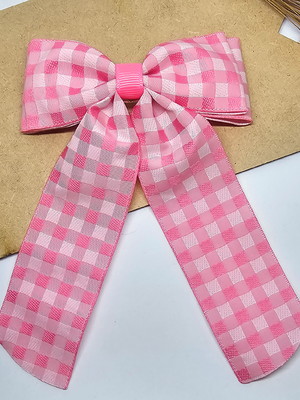 Laço gravata com ponta xadrez rosa
