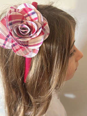 Tiara com 1 flor artesanal
