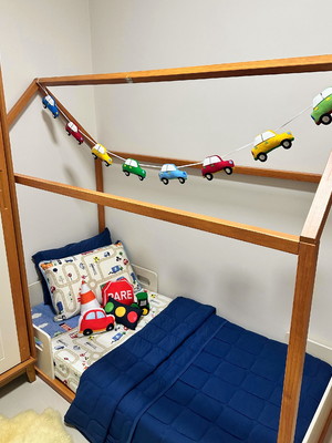 Varal cama montessoriana carrinho meio de transporte feltro