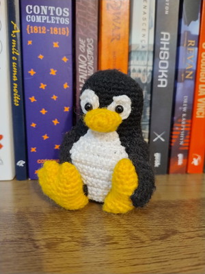 Tux o pinguim do linux amigurumi