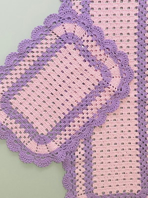 Kit passadeira + tapete rosa com lilás feito em crochê
