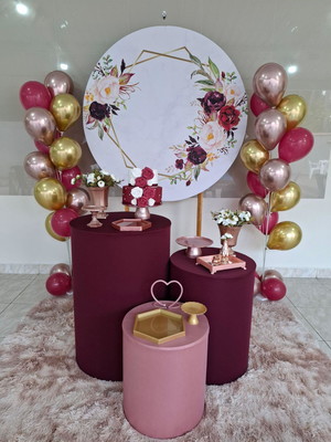 Decoração de festa feminina adulto marsala rosê gold locação