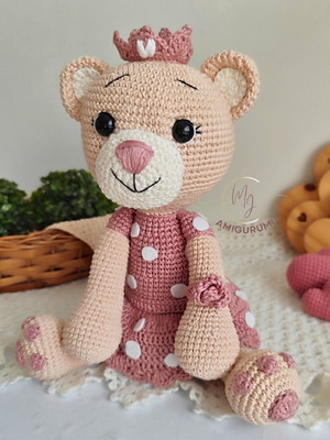 Ursinha princesa amigurumi