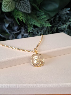 Colar mãe de menino dourado