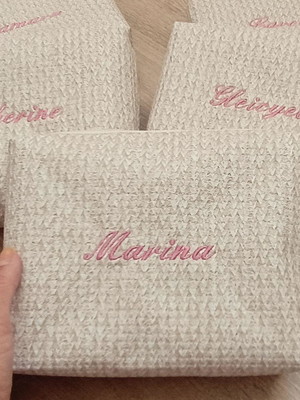 Necessaire com nome bordado personalizada