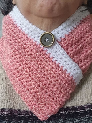 Cachecol em crochê rosa