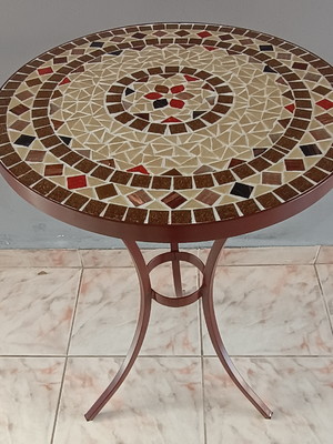 Mesa em mosaico de canto charme
