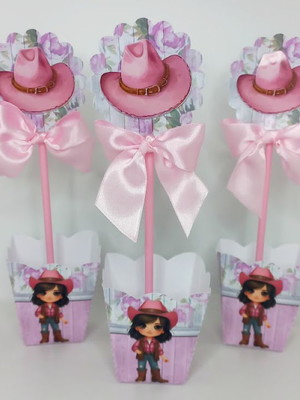 Centro de mesa menina boiadeira, personalizado e com laço