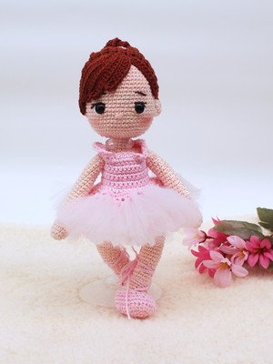 Boneca bailarina e amigurumi