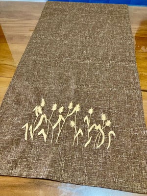 Caminho de mesa bordado à mão - trigos