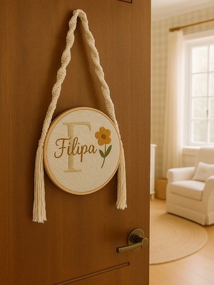 Porta maternidade bordado com nome - flor e inicial com alça