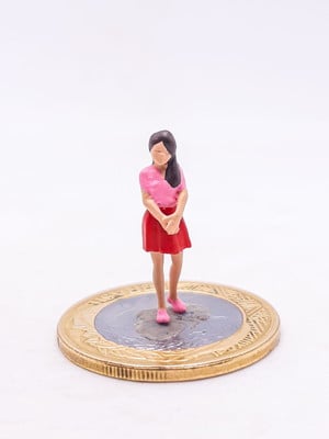 Menina em pé miniatura m461g