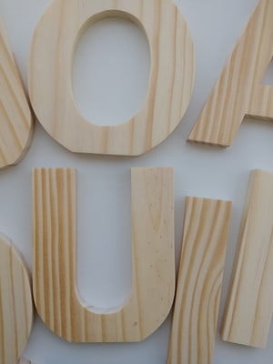 Kit de letras pinus natural 7 peças