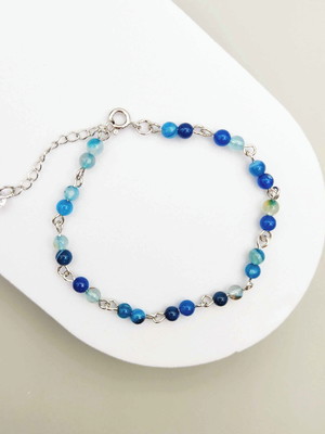 Pulseira pedra ágata azul mesclada e banho de ouro branco