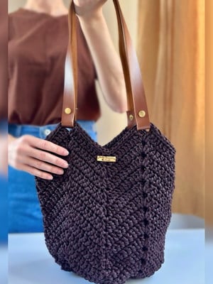 Bolsa de ombro em crochê tipo sacola