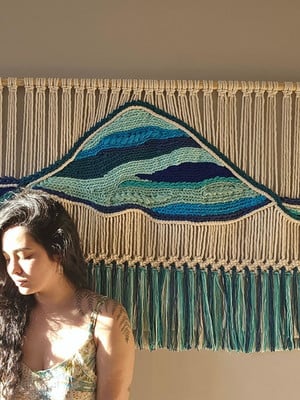 Tapeçaria de parede macrame e tear blue mountain