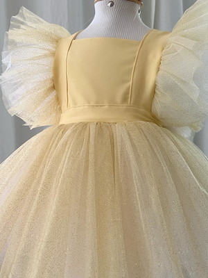 Vestido infantil amarelo dourado com tule brilhoso ? luxo