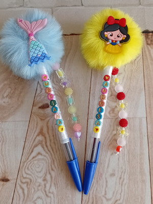 Caneta personalizada pompom
