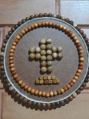 A cruz do amor - arte religiosa com estilo contemporâneo