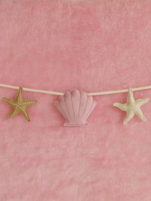 Varal cordão berço bebê estrela do mar e concha feltro