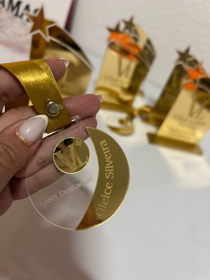 10 unidades de medalhas em acrilico personalizada - com fita