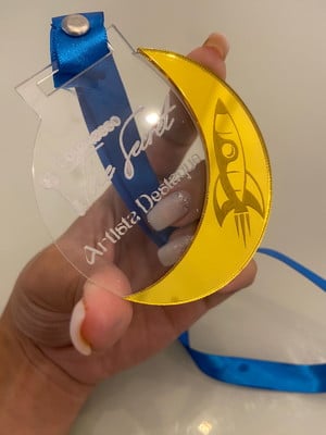 15 unidades de medalhas em acrilico - com fita de cetim 6cm