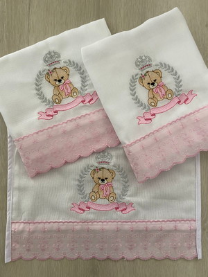 Kit com 03 fraldas bordadas