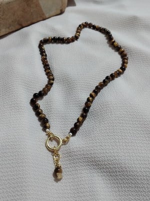 Colar de pedras naturais olho-de-tigre folheado a ouro18k